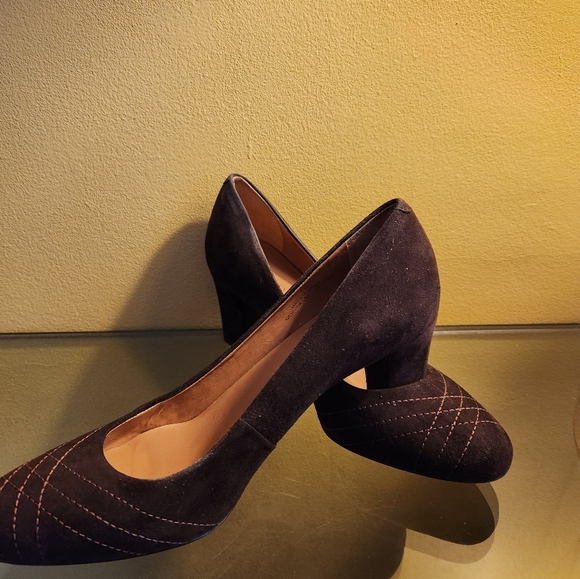EUC Talbots Brown Suede Heels - Picture 6 of 8